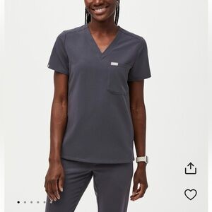 Figs Catarina One-Pocket Scrub Top in Charcoal Gray XS